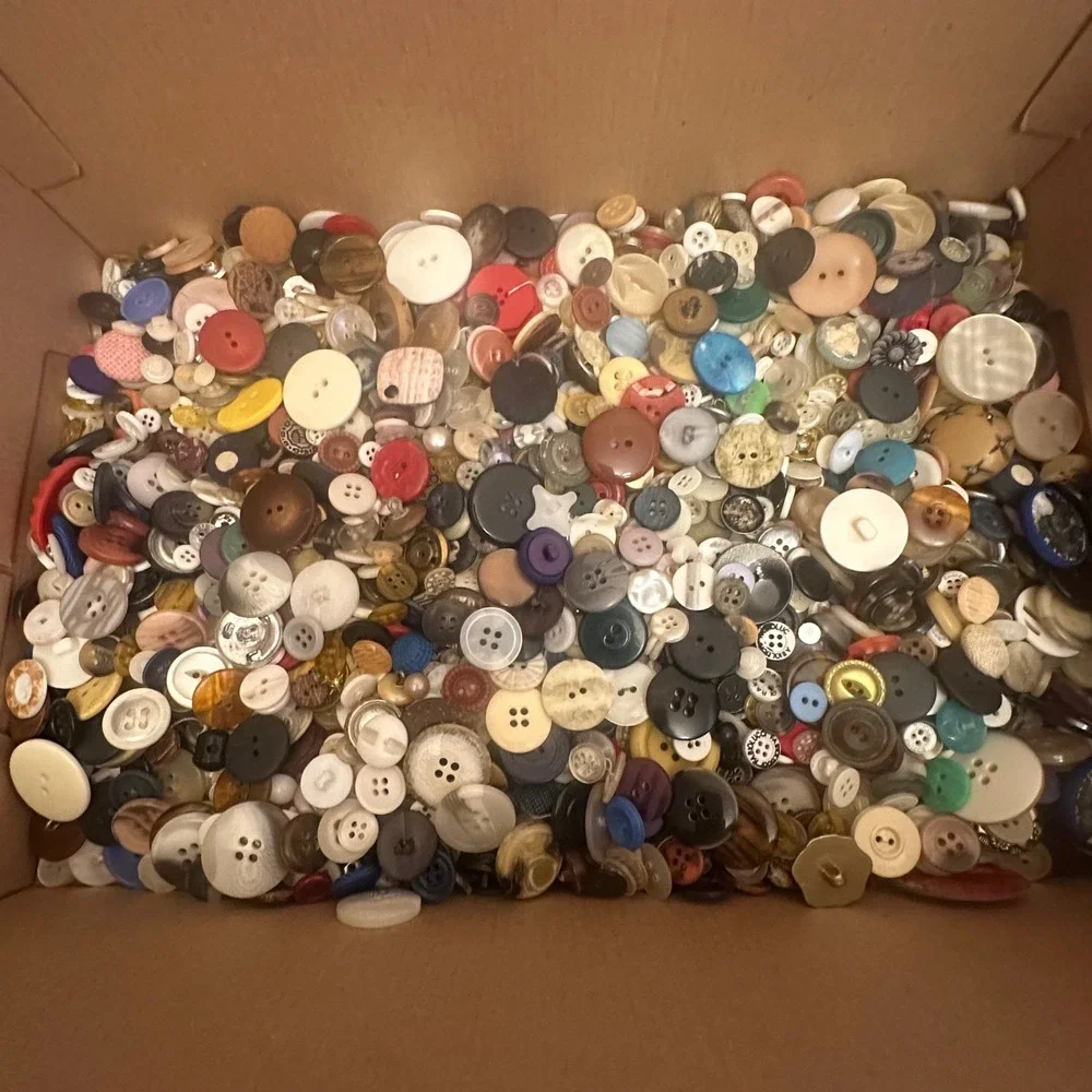 Bulk Lot 2lb 11oz Assorted Sewing Buttons Vintage Modern Mixed Colors Crafts DIY